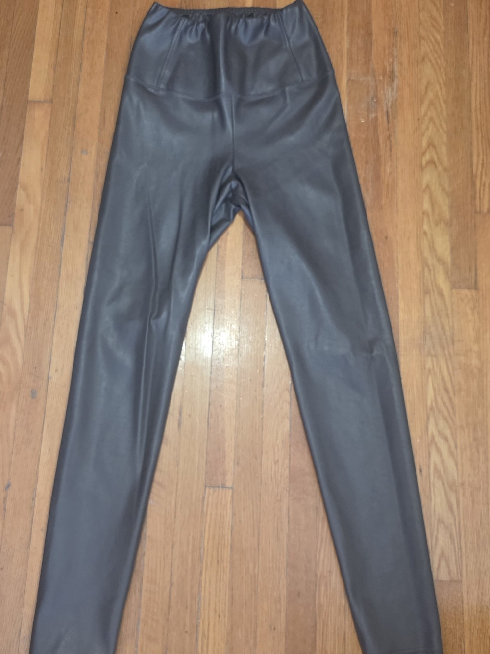Wilfred Faux Leather High-Rise Leggings in Charcoal Gray